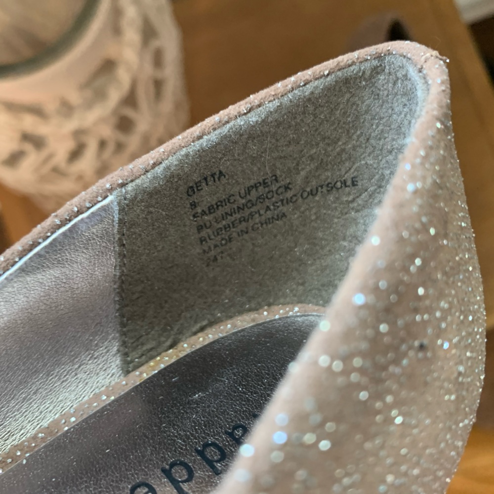 NEW Madden Girl blush glitter pumps heels / Size 8 / Getta style - Picture 5 of 11